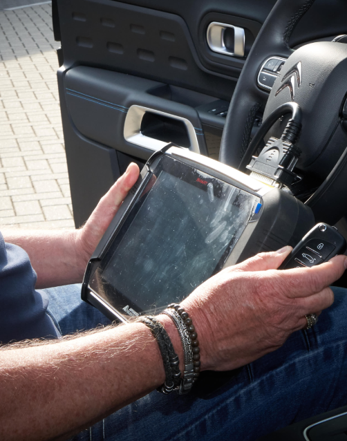 Ford Transit sleutel wordt geprogrammeerd via de Smart Pro.