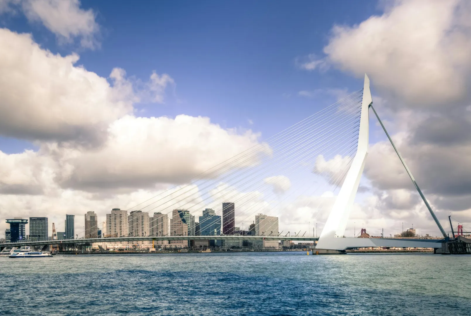 Inbraakgevoelige buurten in Rotterdam – hoe beschermt u zichzelf?